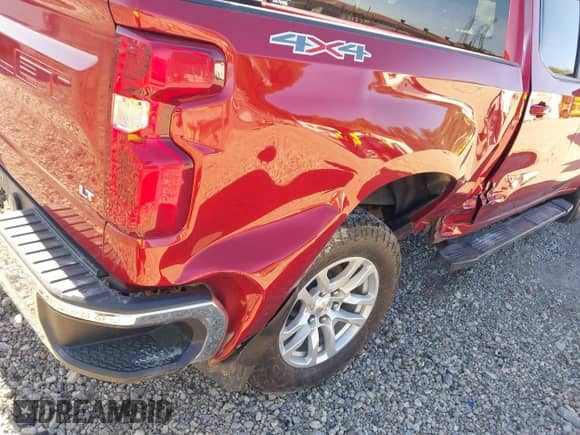 2021 Chevrolet Silverado 1500 LT z VIN 1GCUYDED3MZ395046, wystawiony jako IAAI lot #43329973 z przebiegiem 45 512 mil mil oraz . Historia ofert i sprzedaży dostępna na DreamBid. Obrazek 6.
