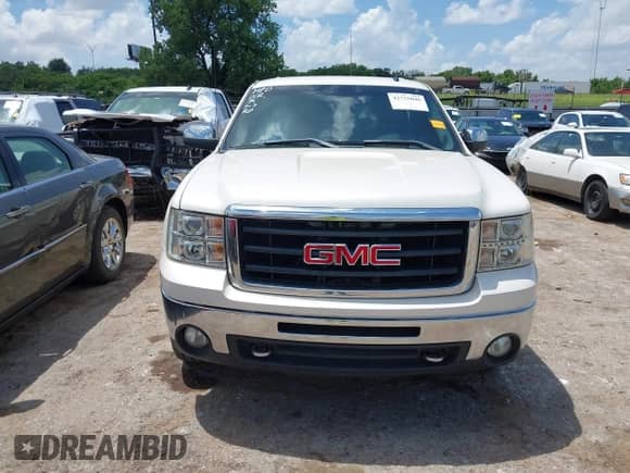 2009 GMC Sierra 1500 SLT with VIN 3GTEK33399G257996, listed as a IAAI auction lot 42735046 with 241,262 mi miles and . Bid and sale history available at DreamBid. Image 13.