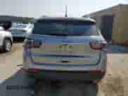 2022 Jeep Compass Latitude z VIN 3C4NJDBB3NT126436, wystawiony jako Copart lot #81163975 z przebiegiem 64 515 mil mil oraz Czysty tytuł • Clean title. Historia ofert i sprzedaży dostępna na DreamBid. Obrazek 6.