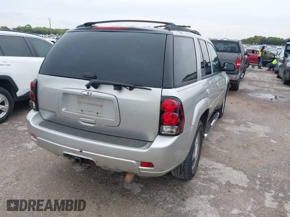 2008 Chevrolet TrailBlazer 1LT с VIN 1GNDT13S282118604, выставлен на аукционе IAAI как лот 43521482 с пробегом 223 990 миль миль и . История ставок и продаж доступна на DreamBid. Изображение 4.