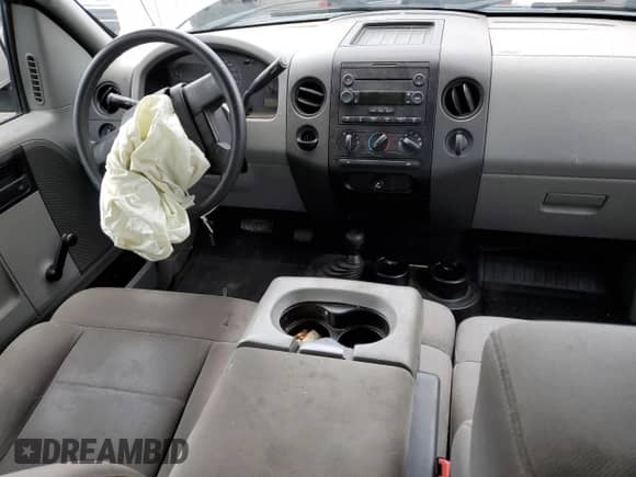 2006 Ford F-150 STX z VIN 1FTRX14W56NA65929, wystawiony jako Copart lot #85907965 z przebiegiem 52 098 mil mil oraz Szkoda całkowita • Salvage title. Historia ofert i sprzedaży dostępna na DreamBid. Obrazek 8.