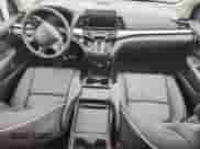 2025 Honda Odyssey Touring с VIN 5FNRL6H87SB074287, выставлен на аукционе Copart как лот 65152345 с пробегом Не указан миль и Списание • Salvage title. История ставок и продаж доступна на DreamBid. Изображение 8.