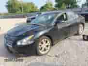 2012 Nissan Maxima SV z VIN 1N4AA5AP4CC866917, wystawiony jako IAAI lot #43010988 z przebiegiem 151 536 mil mil oraz . Historia ofert i sprzedaży dostępna na DreamBid. Obrazek 2.