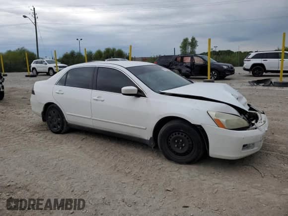 2007 Honda Accord LX z VIN 1HGCM56407A024538, wystawiony jako Copart lot #70720625 z przebiegiem 122 104 mil mil oraz Czysty tytuł • Clean title. Historia ofert i sprzedaży dostępna na DreamBid. Obrazek 4.