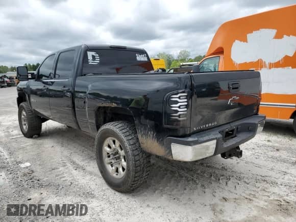 2011 Chevrolet Silverado 2500HD LT с VIN 1GC1KXC88BF200861, выставлен на аукционе Copart как лот 63380455 с пробегом 182 938 миль миль и Списание • Salvage title. История ставок и продаж доступна на DreamBid. Изображение 2.