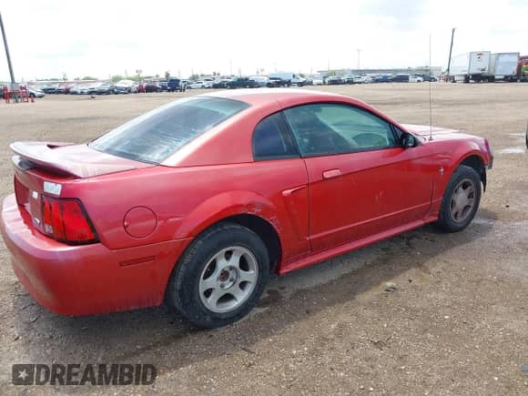 2000 Ford Mustang with VIN 1FAFP4042YF132515, listed as a IAAI auction lot 42965690 with Not provided miles and . Bid and sale history available at DreamBid. Image 4.