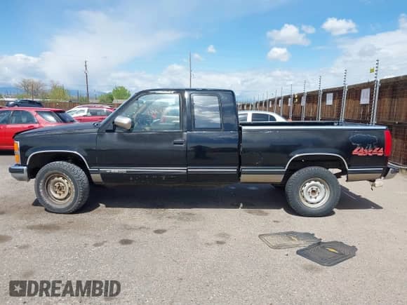 1990 Chevrolet Silverado 2500 с VIN 2GCFK29K6L1205545, выставлен на аукционе IAAI как лот 42138999 с пробегом 160 144 миль миль и . История ставок и продаж доступна на DreamBid. Изображение 14.