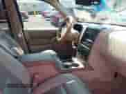 2006 Ford Explorer XLT z VIN 1FMEU73846ZA14049, wystawiony jako IAAI lot #42712449 z przebiegiem 177 760 mil mil oraz . Historia ofert i sprzedaży dostępna na DreamBid. Obrazek 5.