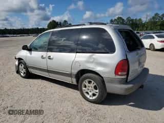 2000 Dodge Caravan SE с VIN 2B4GP45G0YR525310, выставлен на аукционе Copart как лот 69596394 с пробегом 299 957 миль миль и Списание • Salvage title. История ставок и продаж доступна на DreamBid. Изображение 2.