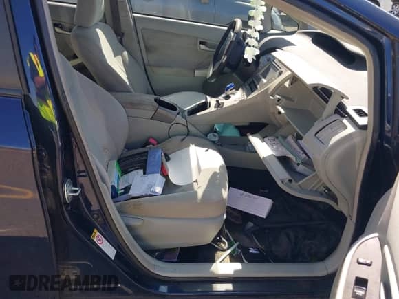 2013 Toyota Prius One with VIN JTDKN3DU0D0356284, listed as a IAAI auction lot 42639988 with Not provided miles and . Bid and sale history available at DreamBid. Image 5.