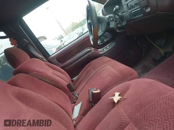 1997 Chevrolet Tahoe z VIN 1GNEK13R5VJ395365, wystawiony jako IAAI lot #42015206 z przebiegiem 121 086 mil mil oraz . Historia ofert i sprzedaży dostępna na DreamBid. Obrazek 5.