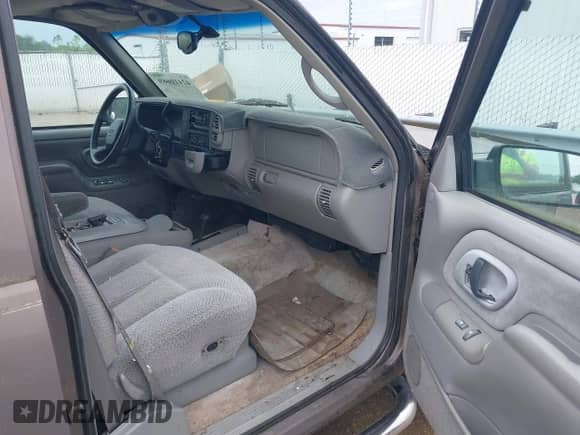 1998 Chevrolet Tahoe with VIN 1GNEK13R7WJ350185, listed as a IAAI auction lot 42410669 with 171,129 mi miles and . Bid and sale history available at DreamBid. Image 5.