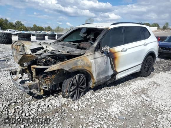 2022 Volkswagen Tiguan SE R-Line Black z VIN 3VVCB7AX1NM026656, wystawiony jako Copart lot #84745185 z przebiegiem Nie podano mil oraz Nie do naprawy • Non repairable. Historia ofert i sprzedaży dostępna na DreamBid. Obrazek 1.