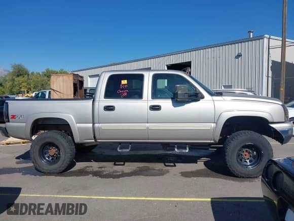 2006 Chevrolet Silverado 1500 LT3 z VIN 2GCEK13T661150851, wystawiony jako IAAI lot #43264646 z przebiegiem 238 347 mil mil oraz . Historia ofert i sprzedaży dostępna na DreamBid. Obrazek 13.