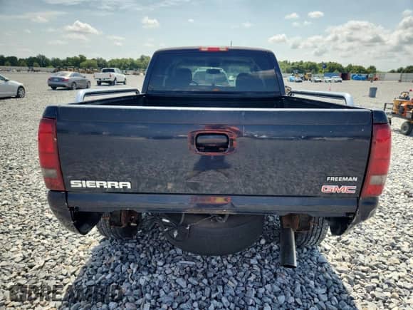 2005 GMC Sierra 1500 SLE z VIN 1GTEC19V35Z358407, wystawiony jako Copart lot #57857785 z przebiegiem 216 154 mil mil oraz Szkoda całkowita • Salvage title. Historia ofert i sprzedaży dostępna na DreamBid. Obrazek 6.