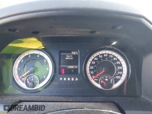 2019 Ram 1500 Tradesman z VIN 1C6RR6FG3KS680690, wystawiony jako IAAI lot #43167293 z przebiegiem 14 566 mil mil oraz . Historia ofert i sprzedaży dostępna na DreamBid. Obrazek 7.