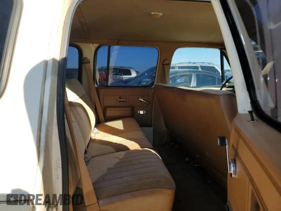 1990 Chevrolet Suburban с VIN 1GNER16K0LF169745, выставлен на аукционе Copart как лот 80865164 с пробегом 63 954 миль миль и Чистый • Clean title. История ставок и продаж доступна на DreamBid. Изображение 11.
