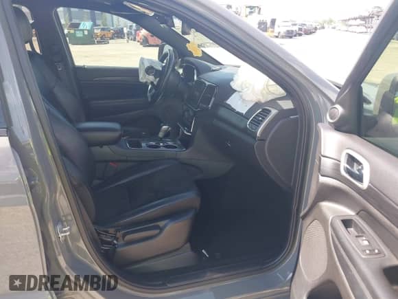 2020 Jeep Grand Cherokee Laredo E с VIN 1C4RJEAG1LC337650, выставлен на аукционе IAAI как лот 42973152 с пробегом 71 362 миль миль и . История ставок и продаж доступна на DreamBid. Изображение 5.