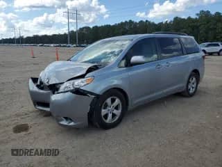 2015 Toyota Sienna LE with VIN 5TDKK3DC1FS539256, listed as a Copart auction lot 84383585 with 55,108 mi miles and Salvage title. Bid and sale history available at DreamBid. Image 1.