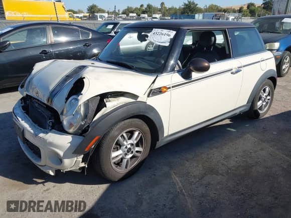 2013 MINI Hardtop with VIN WMWSU3C50DT545364, listed as a IAAI auction lot 43226196 with 120,165 mi miles and . Bid and sale history available at DreamBid. Image 18.