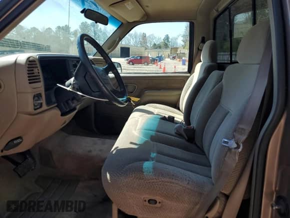 1997 Chevrolet Silverado 1500 with VIN 1GCEC14R4VZ211975, listed as a Copart auction lot 50190115 with 132,978 mi miles and Salvage title. Bid and sale history available at DreamBid. Image 7.