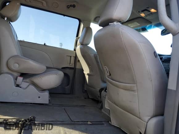 2011 Toyota Sienna LE с VIN 5TDJK3DC7BS022887, выставлен на аукционе Copart как лот 80277095 с пробегом 355 702 миль миль и Списание • Salvage title. История ставок и продаж доступна на DreamBid. Изображение 11.
