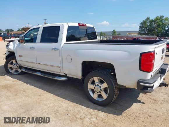 2017 Chevrolet Silverado 2500HD LT z VIN 1GC1KVEY9HF181540, wystawiony jako IAAI lot #43017957 z przebiegiem 198 394 mil mil oraz . Historia ofert i sprzedaży dostępna na DreamBid. Obrazek 3.