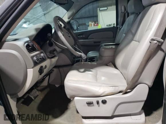 2007 GMC Sierra 1500 SLT with VIN 2GTEK13M571509133, listed as a Copart auction lot 71825695 with 181,399 mi miles and Salvage title. Bid and sale history available at DreamBid. Image 7.