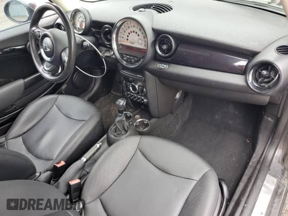 2011 MINI Hardtop z VIN WMWSU3C54BT253391, wystawiony jako Copart lot #57215905 z przebiegiem 199 273 mil mil oraz Czysty tytuł • Clean title. Historia ofert i sprzedaży dostępna na DreamBid. Obrazek 8.