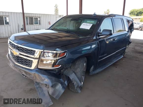 2019 Chevrolet Suburban LT z VIN 1GNSCHKC0KR164263, wystawiony jako IAAI lot #42628223 z przebiegiem 63 895 mil mil oraz . Historia ofert i sprzedaży dostępna na DreamBid. Obrazek 17.