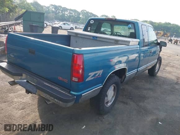 1998 GMC Sierra 1500 с VIN 2GTEK19R4W1500523, выставлен на аукционе IAAI как лот 42103217 с пробегом 433 455 миль миль и . История ставок и продаж доступна на DreamBid. Изображение 4.
