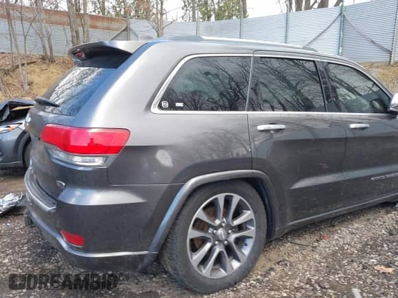 2018 Jeep Grand Cherokee Overland with VIN 1C4RJFCG7JC341816, listed as a IAAI auction lot 42031339 with 111,333 mi miles and . Bid and sale history available at DreamBid. Image 21.