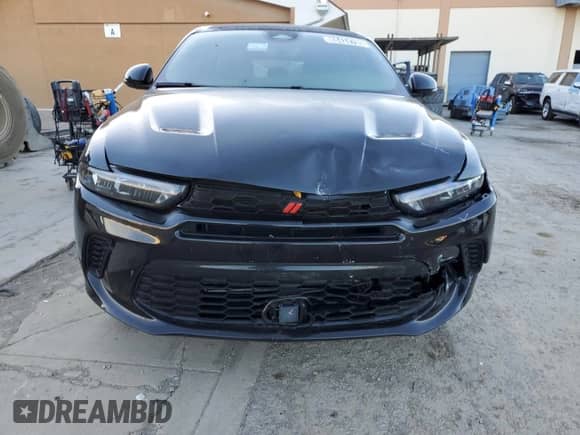 2024 Dodge Hornet R/T z VIN ZACPDFCW1R3A28703, wystawiony jako Copart lot #88434795 z przebiegiem 19 761 mil mil oraz Czysty tytuł • Clean title. Historia ofert i sprzedaży dostępna na DreamBid. Obrazek 5.