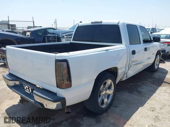 2006 GMC Sierra 1500 SLE2 with VIN 2GTEC13Z561301714, listed as a IAAI auction lot 42332167 with 163,043 mi miles and . Bid and sale history available at DreamBid. Image 4.