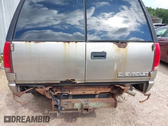 1999 Chevrolet Suburban с VIN 1GNFK16R1XJ311710, выставлен на аукционе IAAI как лот 43017779 с пробегом 169 312 миль миль и . История ставок и продаж доступна на DreamBid. Изображение 6.