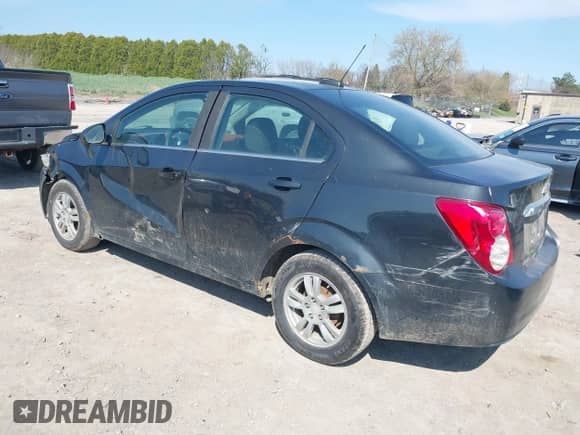 2015 Chevrolet Sonic LT с VIN 1G1JC5SB7F4186010, выставлен на аукционе IAAI как лот 42090389 с пробегом 135 091 миль миль и . История ставок и продаж доступна на DreamBid. Изображение 3.