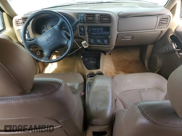 1998 Chevrolet Blazer LT z VIN 1GNDT13W6W2289906, wystawiony jako Copart lot #45766225 z przebiegiem 128 499 mil mil oraz Czysty tytuł • Clean title. Historia ofert i sprzedaży dostępna na DreamBid. Obrazek 8.