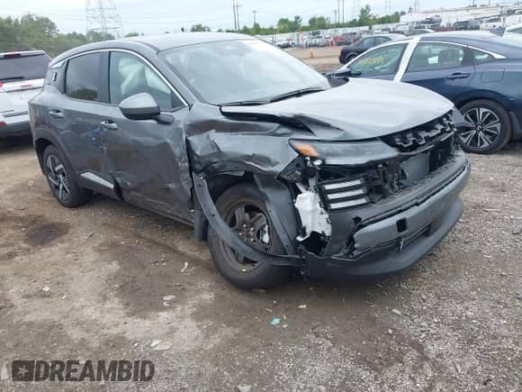 2025 Nissan Kicks SV с VIN 3N8AP6CA7SL333085, выставлен на аукционе IAAI как лот 43047631 с пробегом 1 921 миль миль и . История ставок и продаж доступна на DreamBid. Изображение 1.