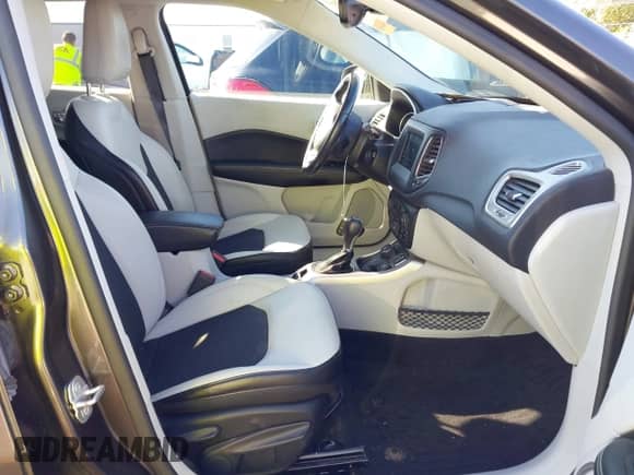 2018 Jeep Compass Latitude with VIN 3C4NJDBB6JT192392, listed as a IAAI auction lot 43397736 with 64,955 mi miles and . Bid and sale history available at DreamBid. Image 5.