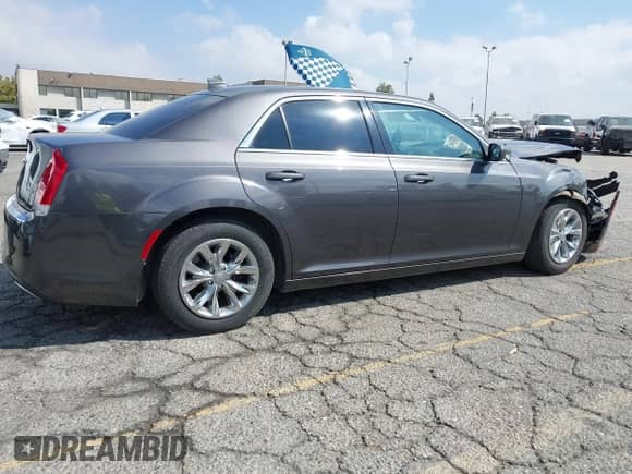2018 Chrysler 300 Touring с VIN 2C3CCAAG0JH340238, выставлен на аукционе IAAI как лот 43200925 с пробегом 37 897 миль миль и . История ставок и продаж доступна на DreamBid. Изображение 4.