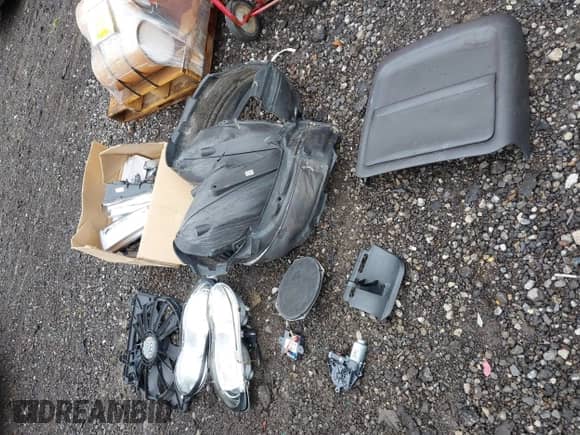 2013 Chrysler 300 with VIN 2C3CCARG0DH595416, listed as a IAAI auction lot 40722790 with 110,377 mi miles and . Bid and sale history available at DreamBid. Image 12.