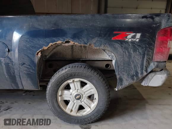 2009 Chevrolet Silverado 1500 LTZ z VIN 1GCEK39J19Z274622, wystawiony jako IAAI lot #41352625 z przebiegiem 213 255 mil mil oraz . Historia ofert i sprzedaży dostępna na DreamBid. Obrazek 6.