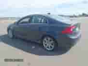 2012 Volvo S60 T6 с VIN YV1902FH8C2103783, выставлен на аукционе IAAI как лот 43109988 с пробегом 177 042 миль миль и . История ставок и продаж доступна на DreamBid. Изображение 3.