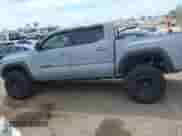 2018 Toyota Tacoma SR5 с VIN 3TMAZ5CN4JM053944, выставлен на аукционе IAAI как лот 43056129 с пробегом 117 564 миль миль и . История ставок и продаж доступна на DreamBid. Изображение 14.