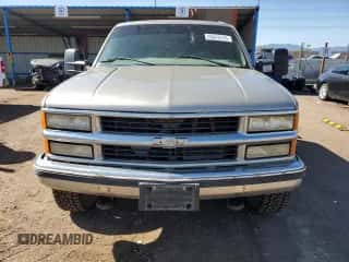 2000 Chevrolet Silverado 3500 z VIN 1GCHK33JXYF495707, wystawiony jako Copart lot #55843745 z przebiegiem 189 912 mil mil oraz Szkoda całkowita • Salvage title. Historia ofert i sprzedaży dostępna na DreamBid. Obrazek 5.