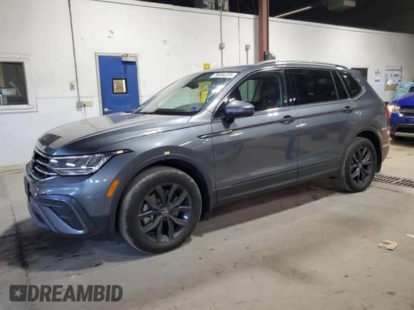 2024 Volkswagen Tiguan SE with VIN 3VVMB7AX2RM043914, listed as a Copart auction lot 70054225 with 33,153 mi miles and Salvage title. Bid and sale history available at DreamBid. Image 1.