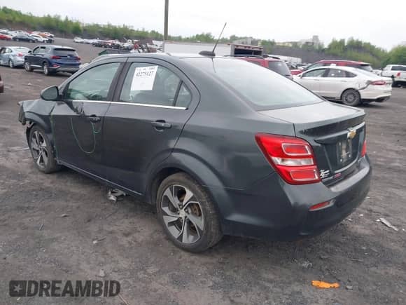 2018 Chevrolet Sonic Premier z VIN 1G1JF5SB4J4133703, wystawiony jako IAAI lot #42275127 z przebiegiem 116 298 mil mil oraz . Historia ofert i sprzedaży dostępna na DreamBid. Obrazek 3.