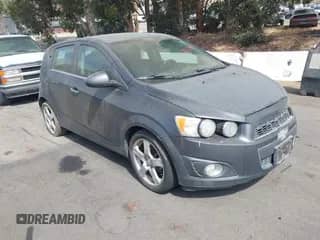 2013 Chevrolet Sonic с VIN 1G1JE6SG0D4170367, выставлен на аукционе IAAI как лот 43211443 с пробегом 116 449 миль миль и . История ставок и продаж доступна на DreamBid. Изображение 1.