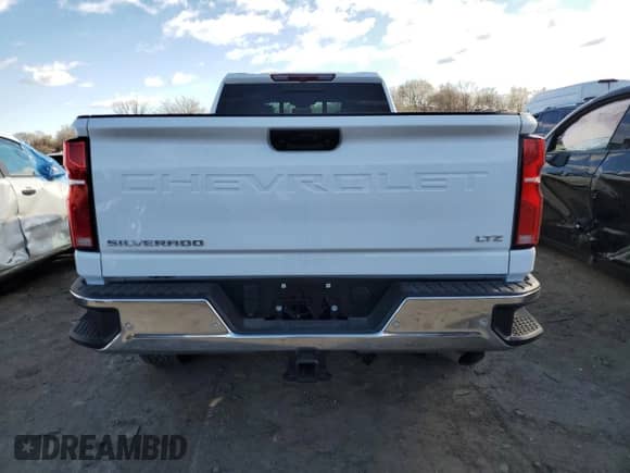 2025 Chevrolet Silverado 2500HD z VIN 1GC4KPE71SF109979, wystawiony jako Copart lot #83874004 z przebiegiem 4 571 mil mil oraz Szkoda całkowita • Salvage title. Historia ofert i sprzedaży dostępna na DreamBid. Obrazek 6.