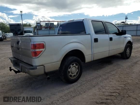 2010 Ford F-150 XL с VIN 1FTEW1CW9AFB40119, выставлен на аукционе Copart как лот 71549555 с пробегом 177 450 миль миль и Списание • Salvage title. История ставок и продаж доступна на DreamBid. Изображение 3.